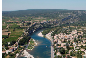 Vue aérienne de St-Martin-d'Ardèche Mairie de St-Martin-d'Ardèche